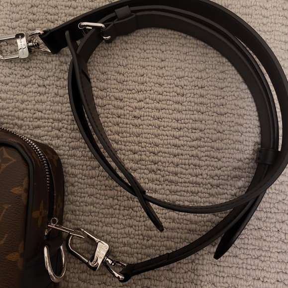 Like new LV briefcase Porte Documents Voyage - Picture 2 of 3